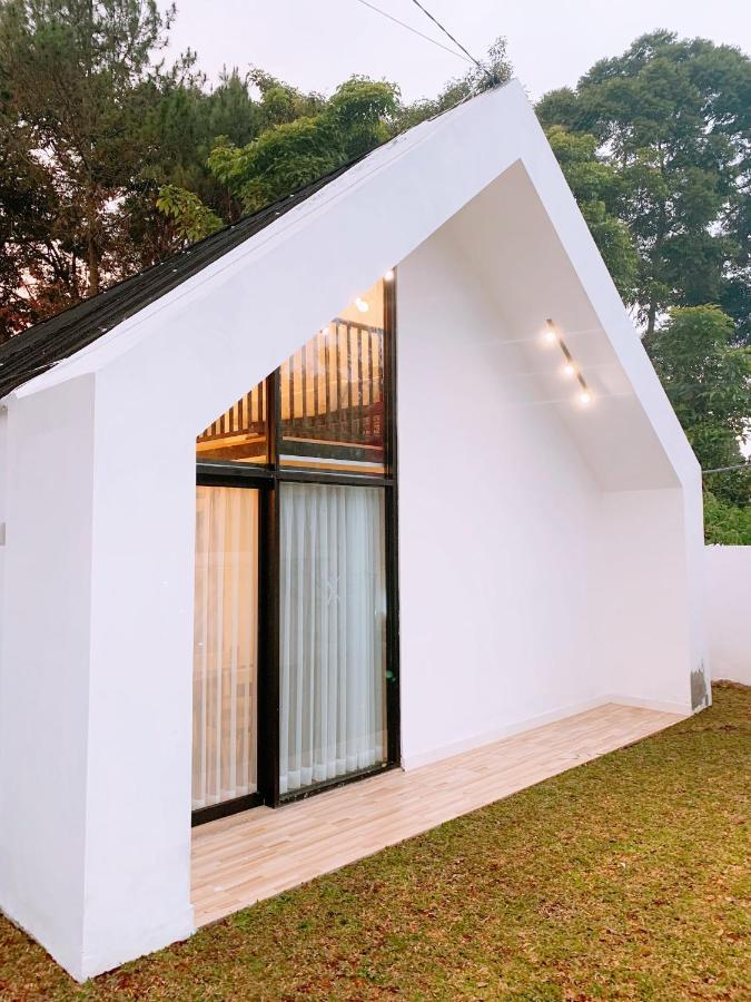 Casa De Gaudi Lembang Exterior foto